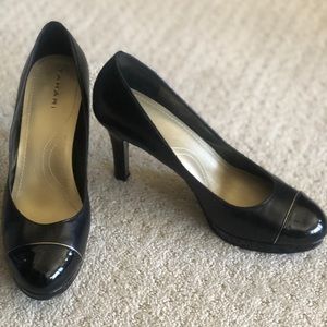 Tahari Cap toe Laurie platform pump